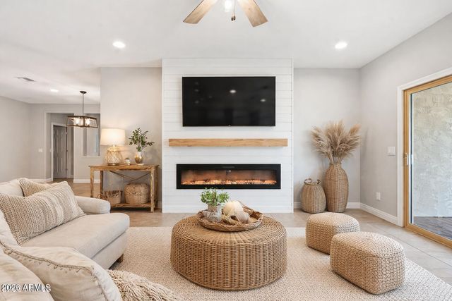 10826 E Topaz Avenue, Mesa, AZ 85212