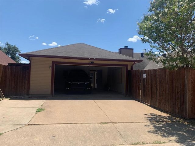 2766 Claremont Drive, Grand Prairie, TX 75052