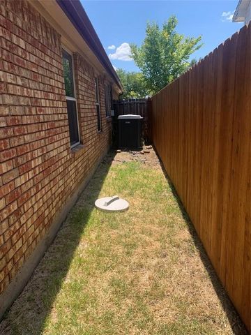 2766 Claremont Drive, Grand Prairie, TX 75052