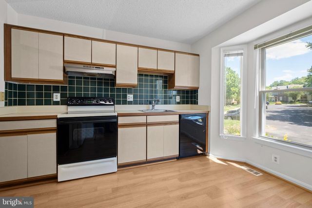 11513 HILL MEADE LN, Woodbridge, VA 22192