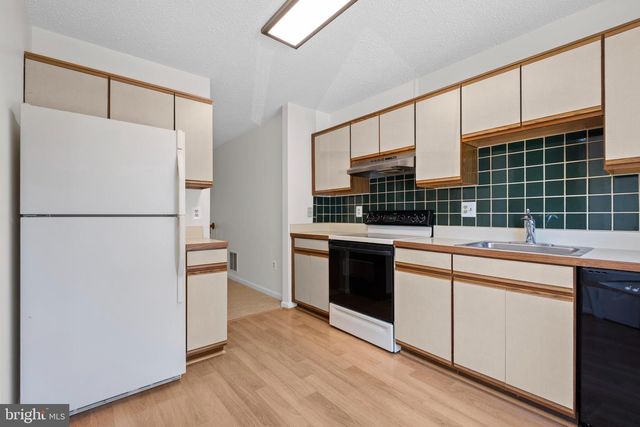 11513 HILL MEADE LN, Woodbridge, VA 22192