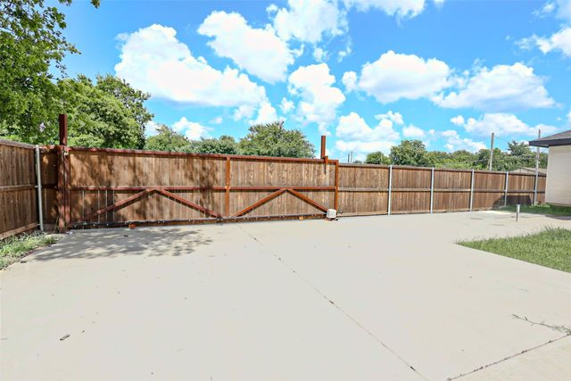 2255 Exeter Drive, Dallas, TX 75216