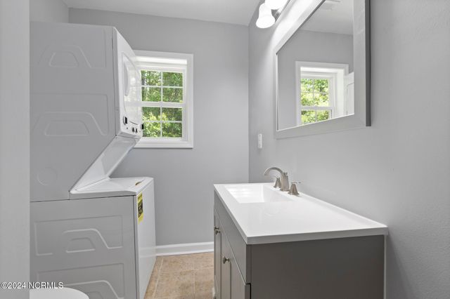 690 Maple Hill School Road, Maple Hill, NC 28454