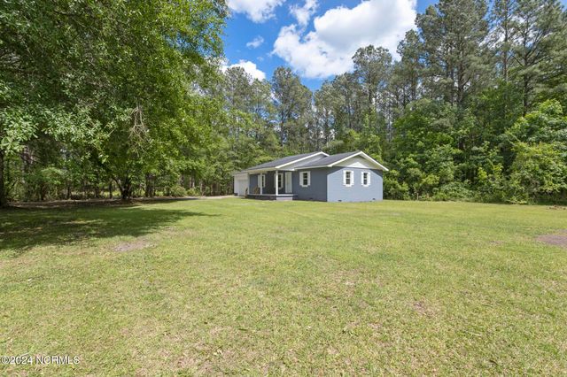 690 Maple Hill School Road, Maple Hill, NC 28454