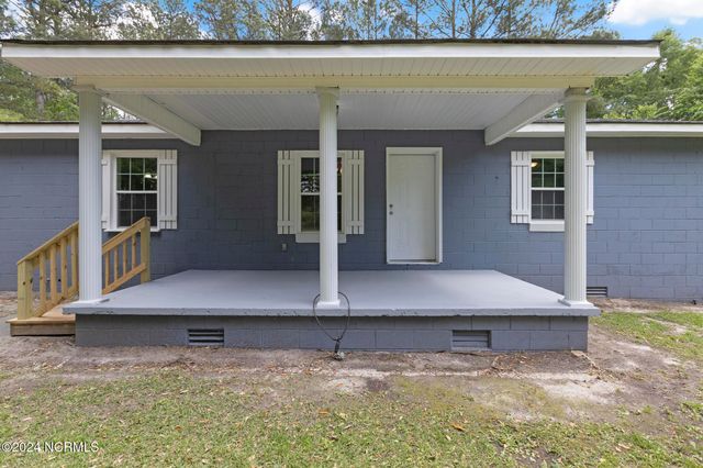 690 Maple Hill School Road, Maple Hill, NC 28454