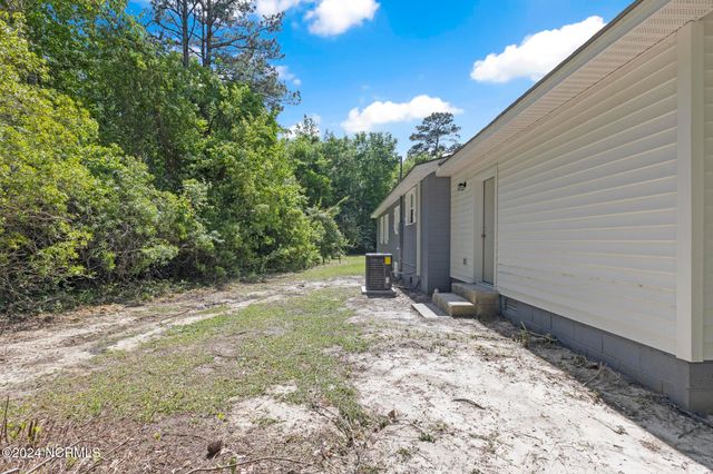 690 Maple Hill School Road, Maple Hill, NC 28454