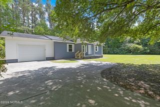 690 Maple Hill School Road, Maple Hill, NC 28454