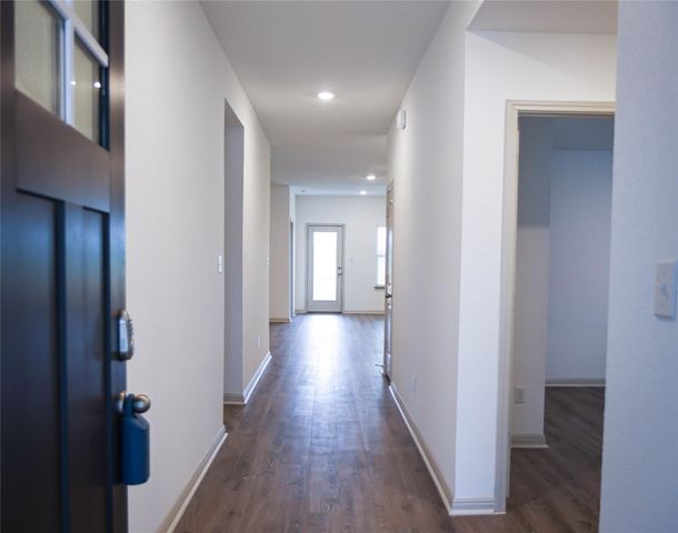 231 Sweetwater Creek LN, Hutto, TX 78634