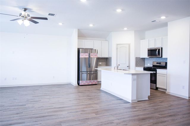231 Sweetwater Creek LN, Hutto, TX 78634