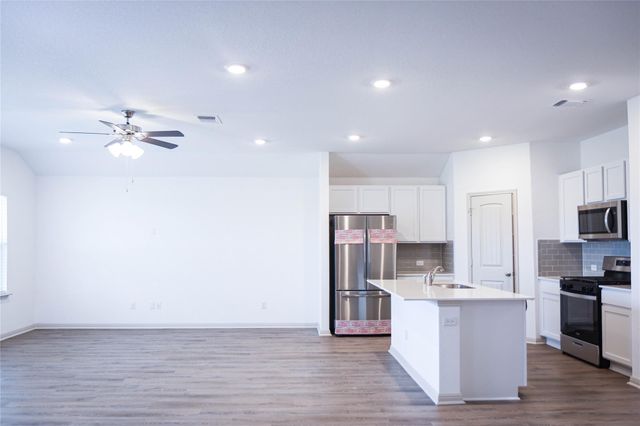 231 Sweetwater Creek LN, Hutto, TX 78634