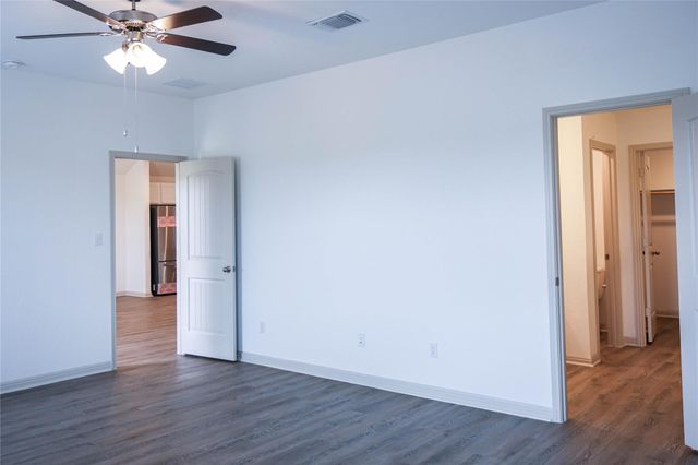 231 Sweetwater Creek LN, Hutto, TX 78634