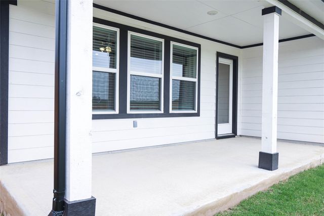 231 Sweetwater Creek LN, Hutto, TX 78634