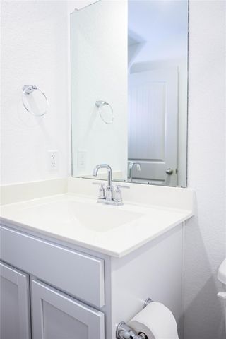 231 Sweetwater Creek LN, Hutto, TX 78634