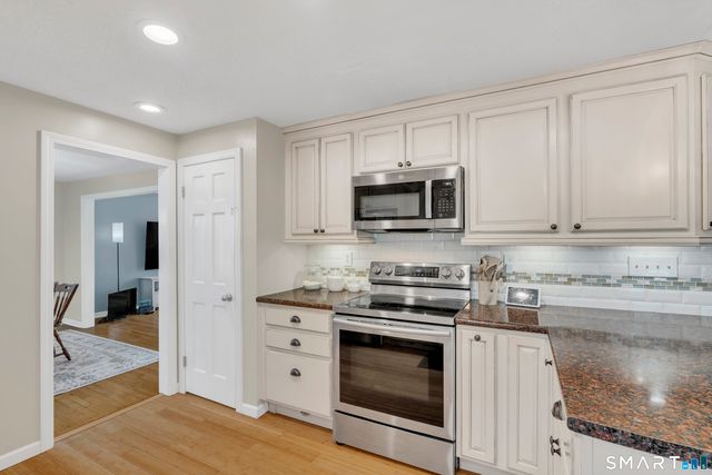 15 Cornfield Lane, Madison, CT 06443