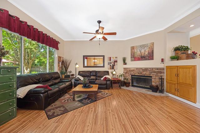 897 Palmer Cir, Folsom, CA 95630