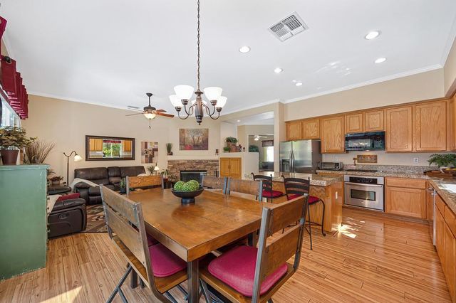 897 Palmer Cir, Folsom, CA 95630