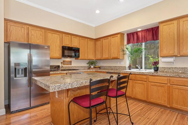 897 Palmer Cir, Folsom, CA 95630