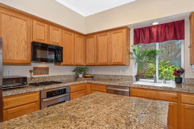 897 Palmer Cir, Folsom, CA 95630