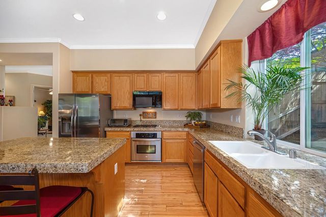 897 Palmer Cir, Folsom, CA 95630