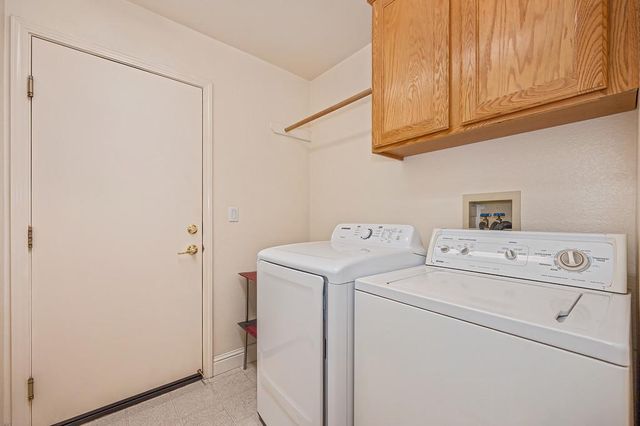 897 Palmer Cir, Folsom, CA 95630