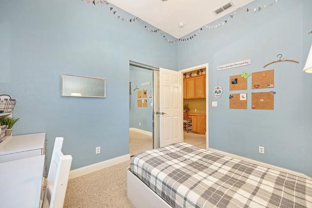 897 Palmer Cir, Folsom, CA 95630