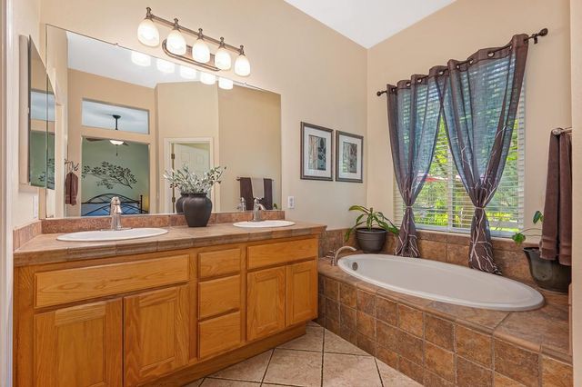 897 Palmer Cir, Folsom, CA 95630