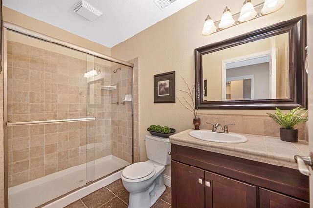 897 Palmer Cir, Folsom, CA 95630