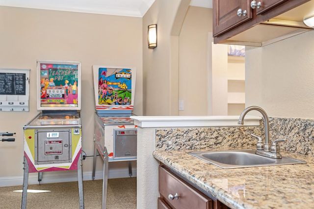 897 Palmer Cir, Folsom, CA 95630