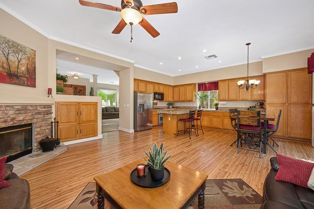 897 Palmer Cir, Folsom, CA 95630
