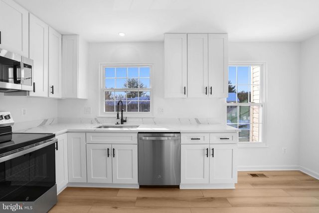 1742 TIGER LILY CIR, Woodbridge, VA 22192