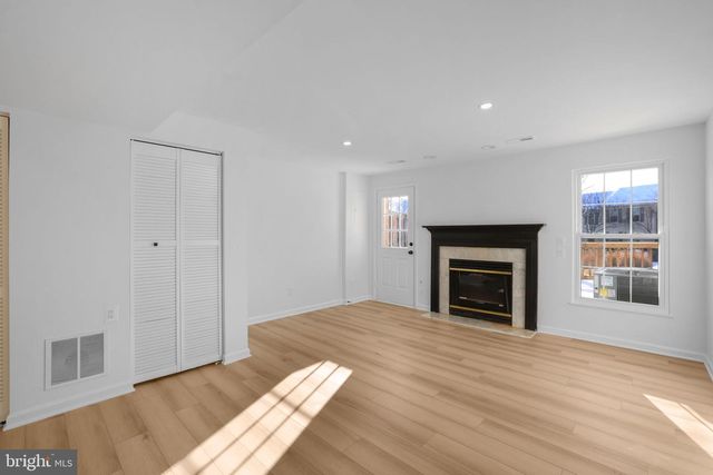 1742 TIGER LILY CIR, Woodbridge, VA 22192