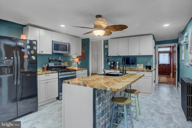 63 LINDEN AVE N, Greencastle, PA 17225