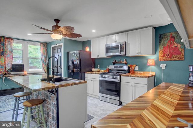 63 LINDEN AVE N, Greencastle, PA 17225