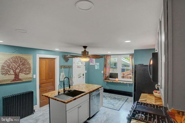 63 LINDEN AVE N, Greencastle, PA 17225