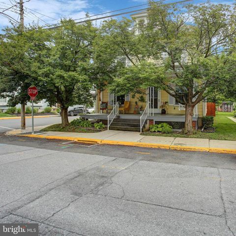 63 LINDEN AVE N, Greencastle, PA 17225