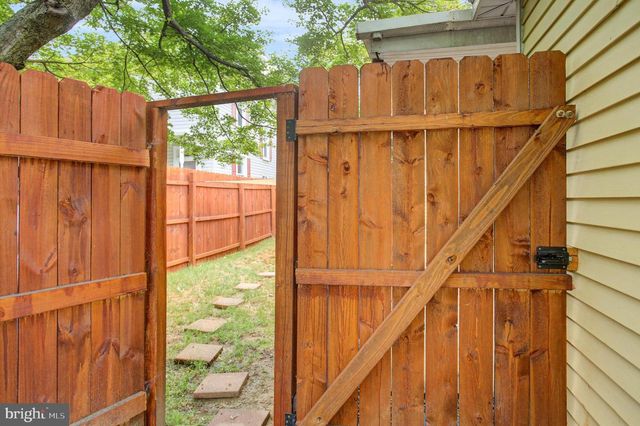 63 LINDEN AVE N, Greencastle, PA 17225