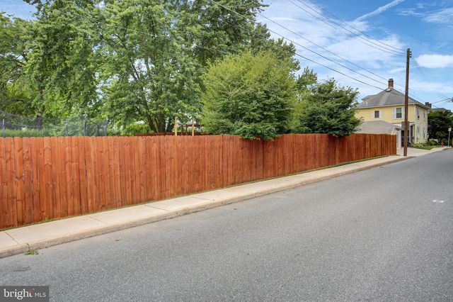 63 LINDEN AVE N, Greencastle, PA 17225