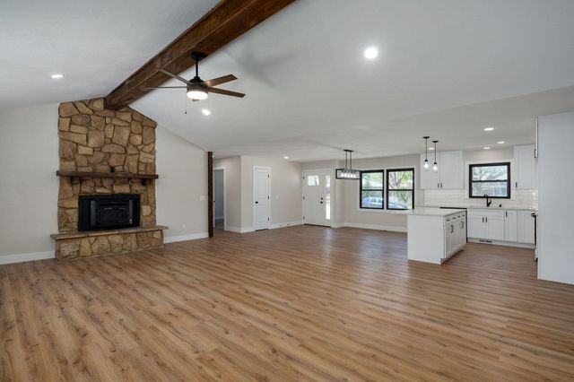 2558 West Village Lane, Springfield, MO 65807