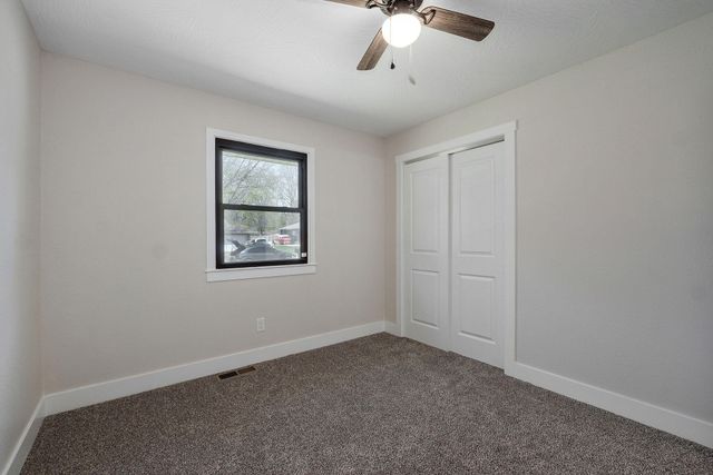 2558 West Village Lane, Springfield, MO 65807