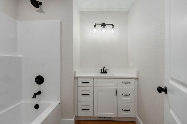 2558 West Village Lane, Springfield, MO 65807