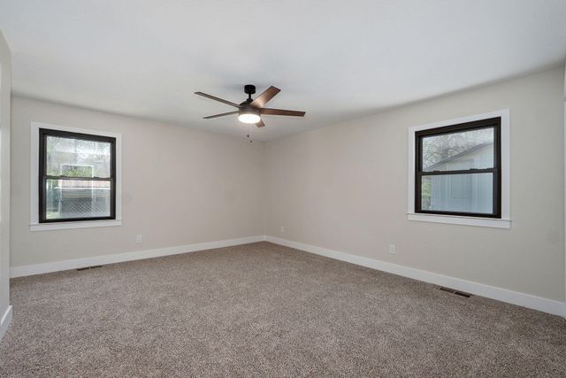 2558 West Village Lane, Springfield, MO 65807