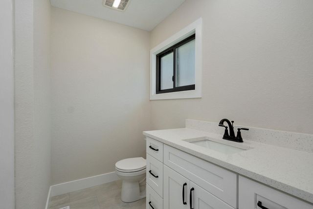 2558 West Village Lane, Springfield, MO 65807