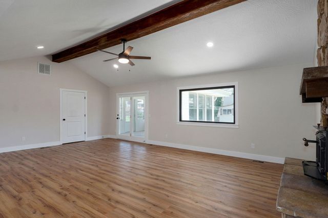 2558 West Village Lane, Springfield, MO 65807