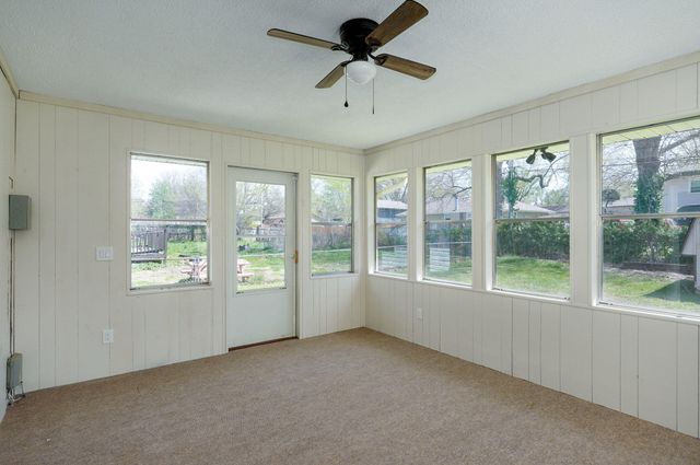 2558 West Village Lane, Springfield, MO 65807