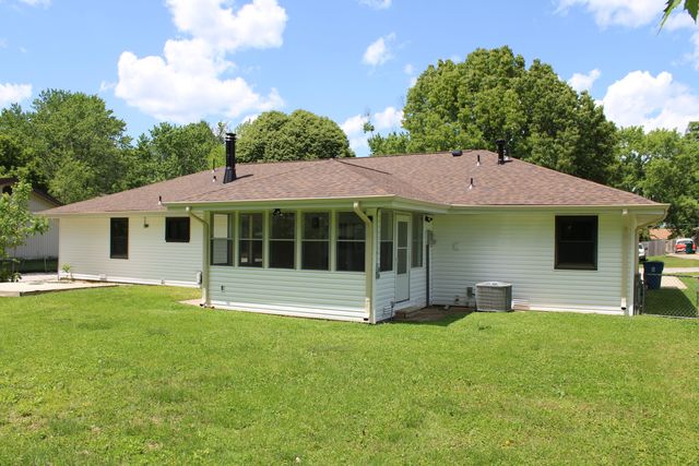 2558 West Village Lane, Springfield, MO 65807