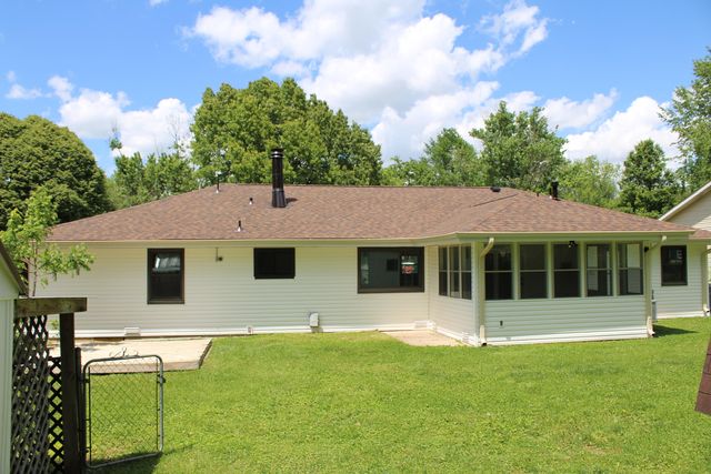 2558 West Village Lane, Springfield, MO 65807