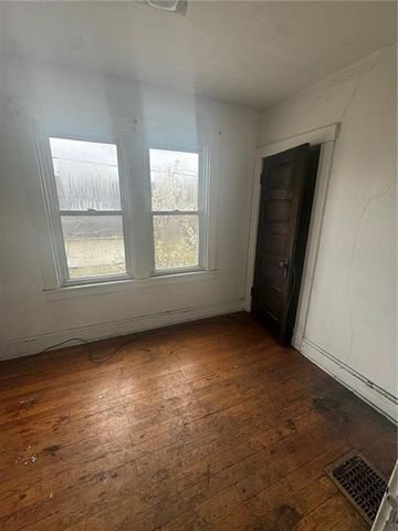 201 Locust St, New Kensington, PA 15068