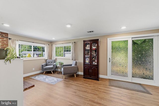 653 WINDSOR AVE, Maple Shade, NJ 08052
