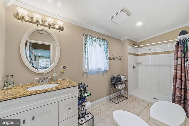 653 WINDSOR AVE, Maple Shade, NJ 08052