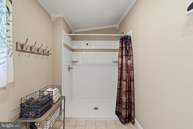 653 WINDSOR AVE, Maple Shade, NJ 08052